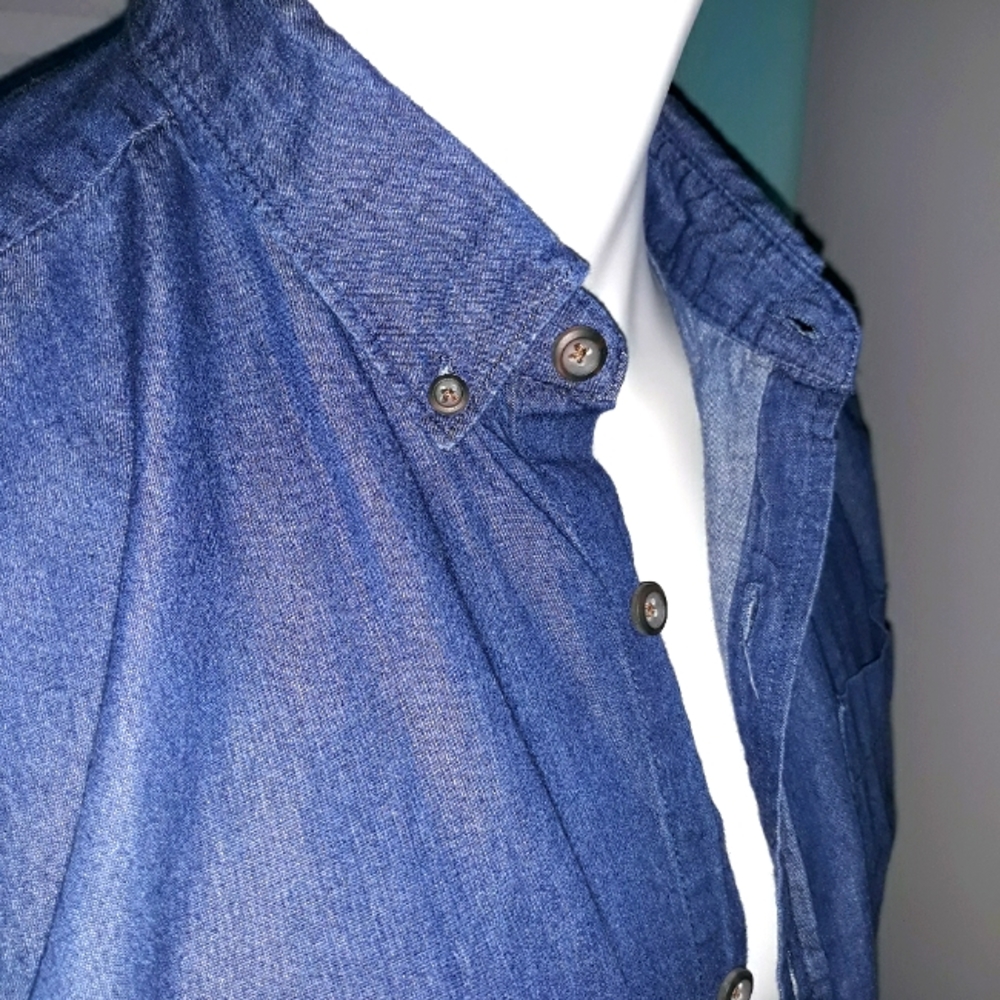 Saks 5th Avenue mens denim shirt. Medium